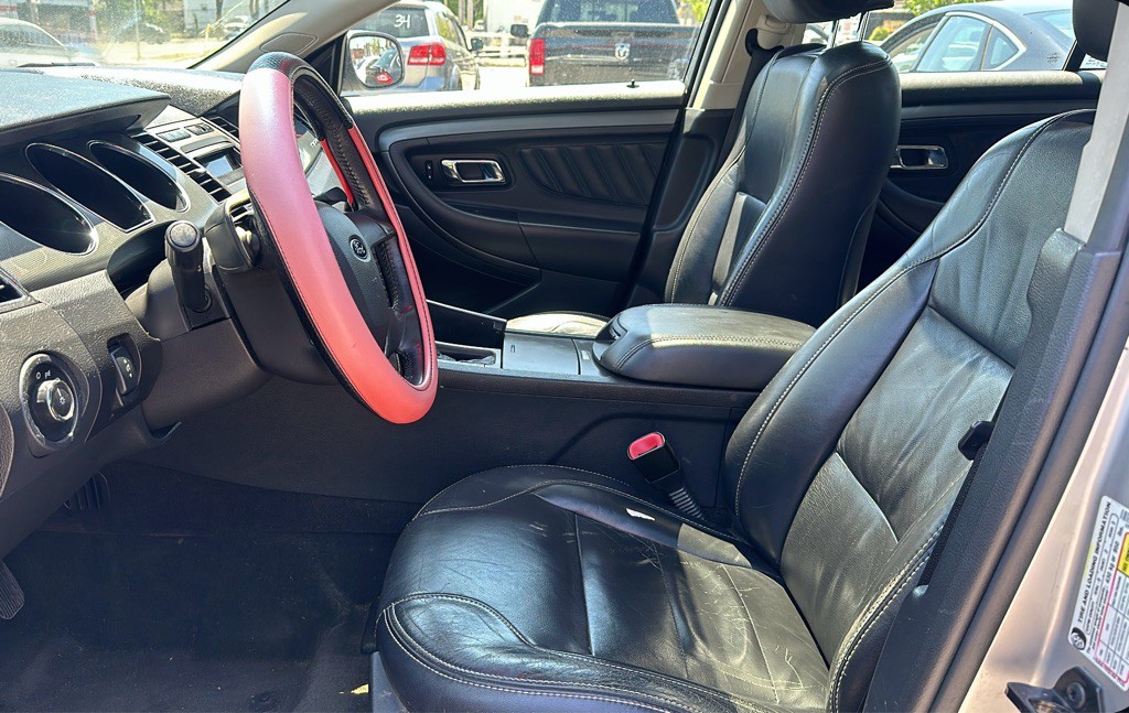 2011 Ford Taurus Image 6