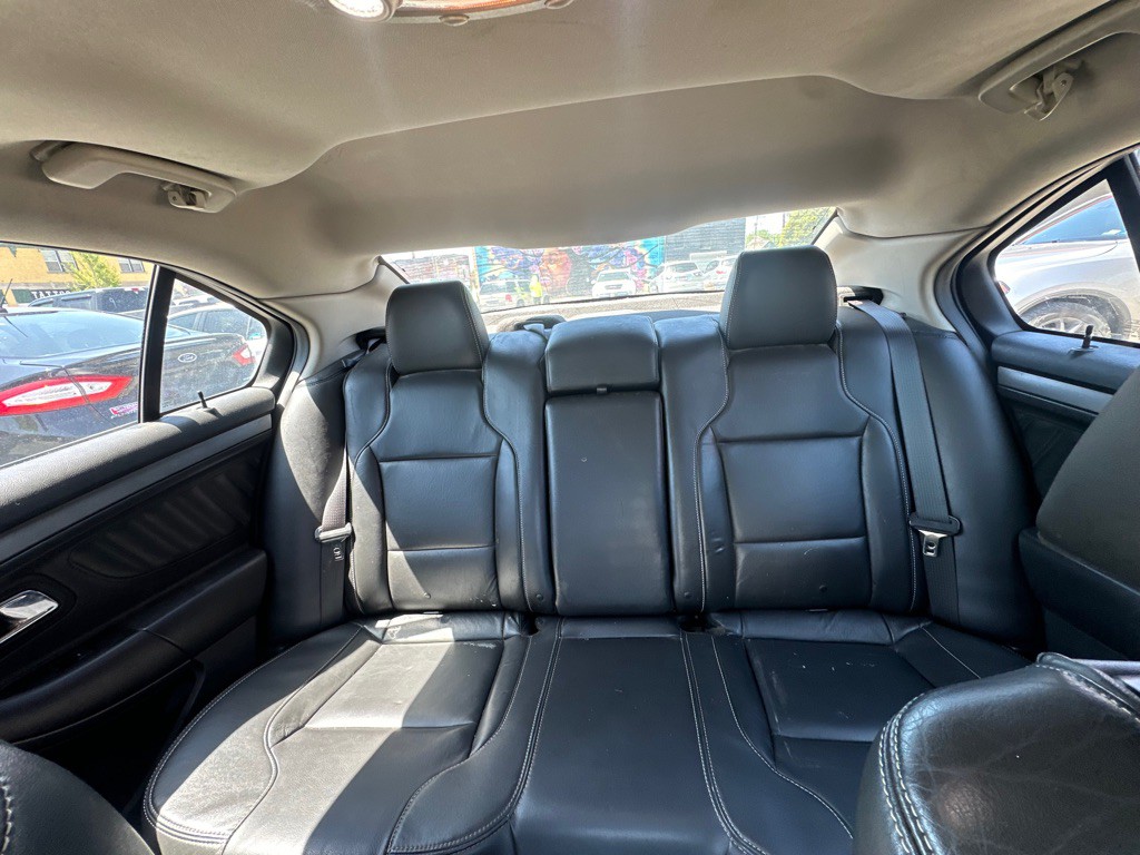 2011 Ford Taurus Image 7