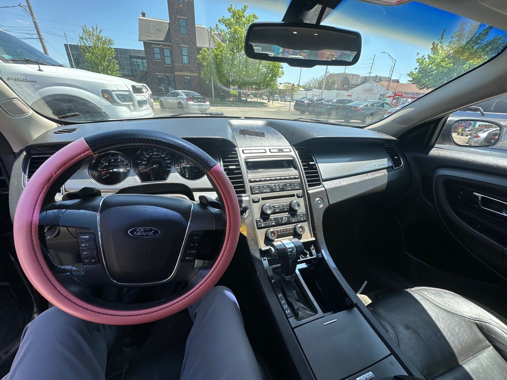 2011 Ford Taurus Image 8