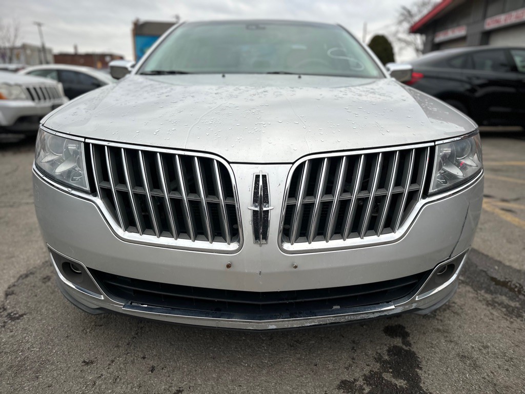 2011 Lincoln MKZ Image 2