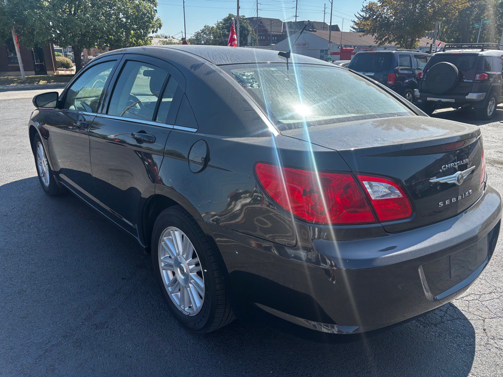 2009 Chrysler Sebring Image 3