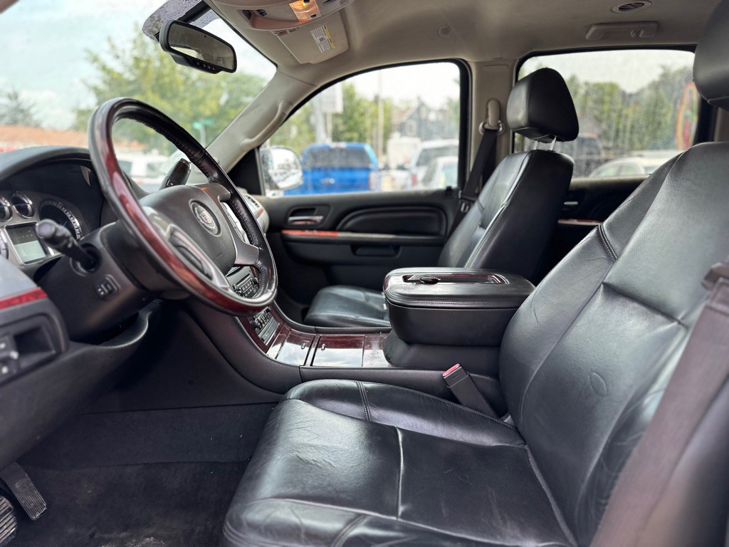 2013 Cadillac Escalade Image 7