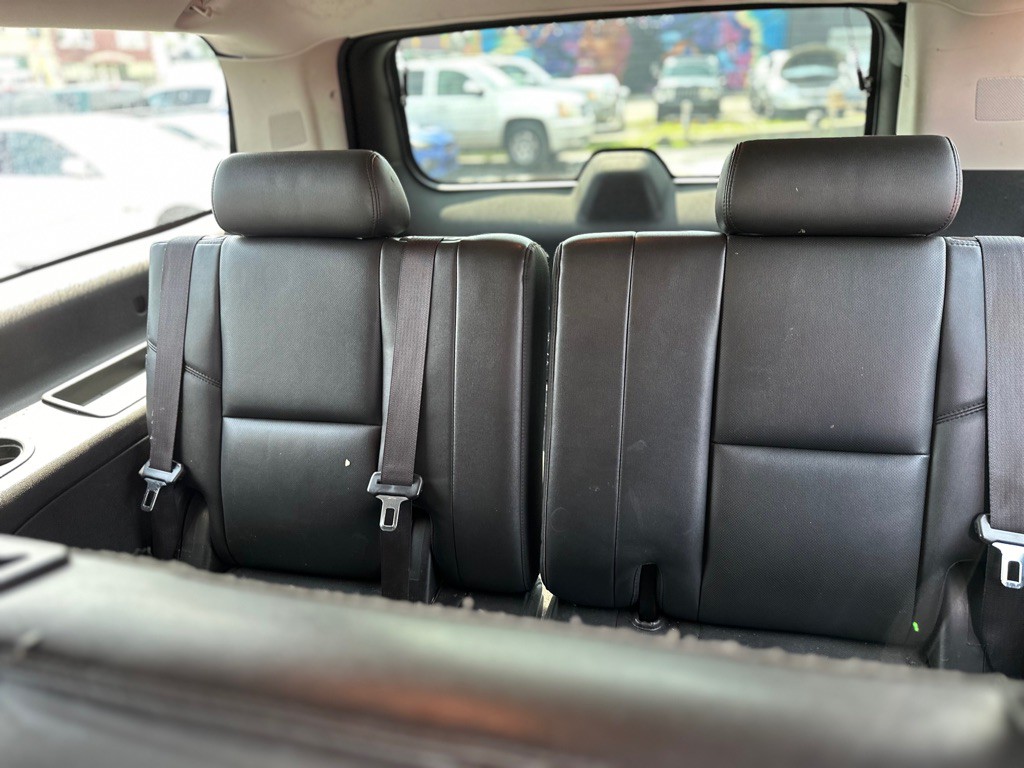 2013 Cadillac Escalade Image 9