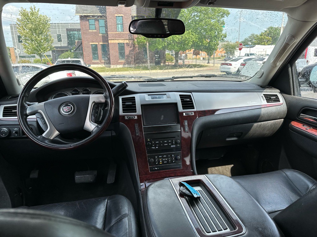 2013 Cadillac Escalade Image 10