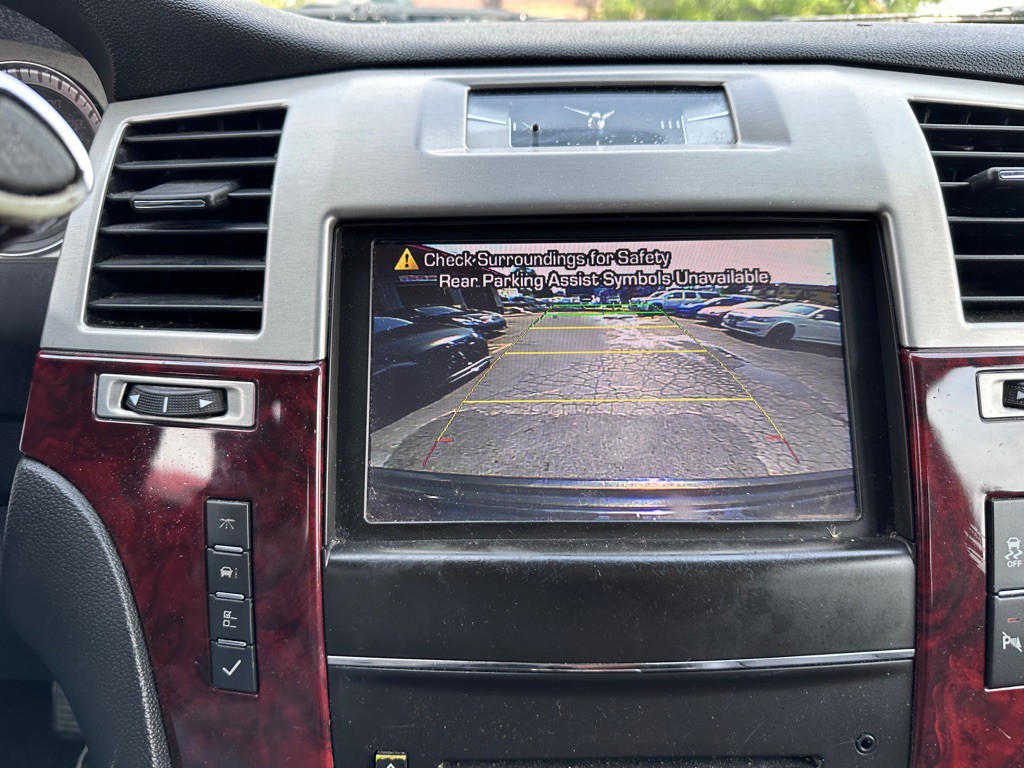 2013 Cadillac Escalade Image 11