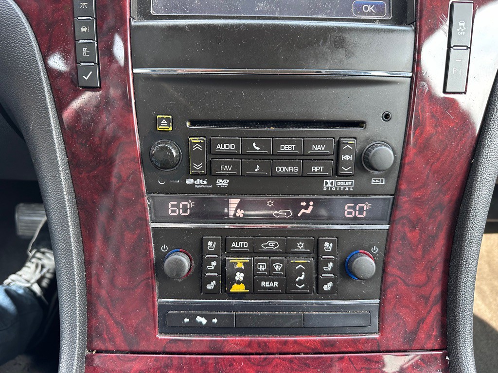 2013 Cadillac Escalade Image 12