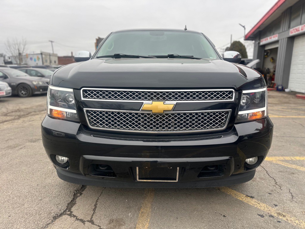 2010 Chevrolet Tahoe Image 2