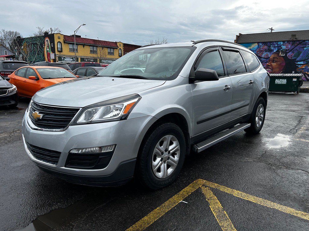 2013 Chevrolet Traverse Image 2