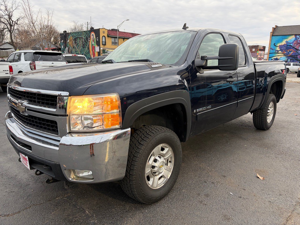 2007 Chevrolet Silverado 1500 Image 2
