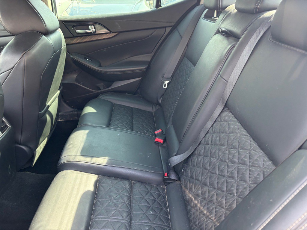 2017 Nissan Maxima Image 9