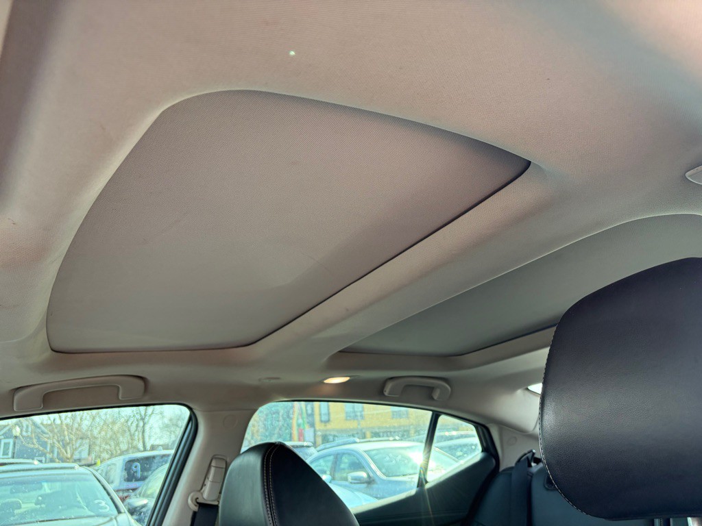 2017 Nissan Maxima Image 10