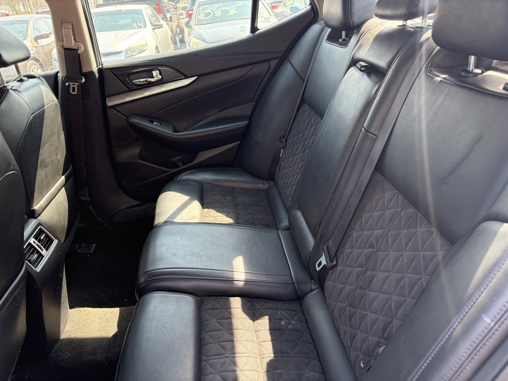 2017 Nissan Maxima Image 9