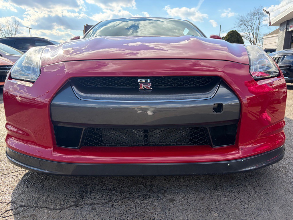2010 Nissan GT-R Image 6