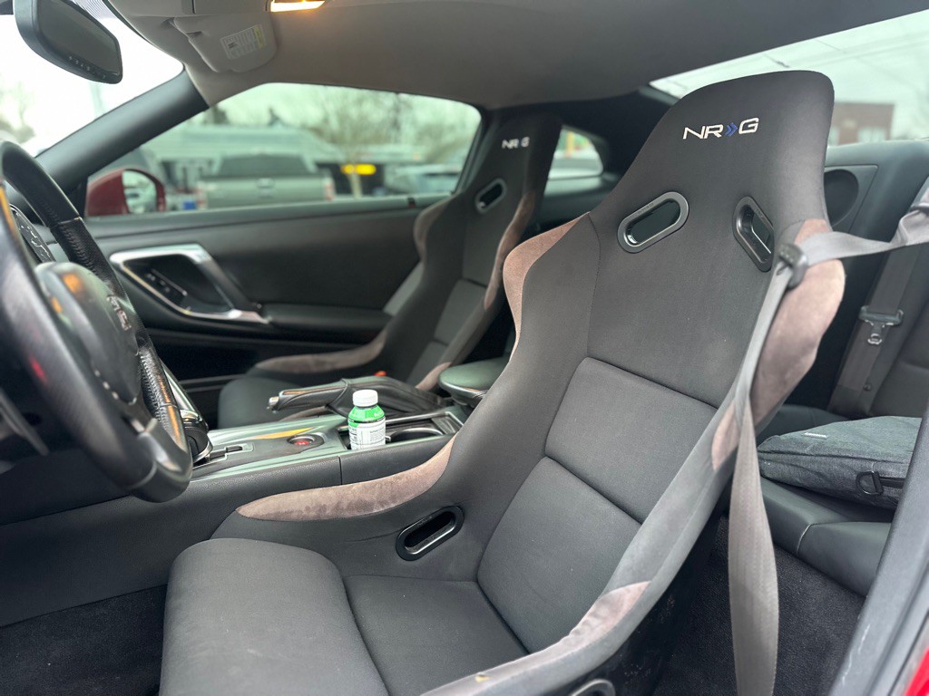 2010 Nissan GT-R Image 10