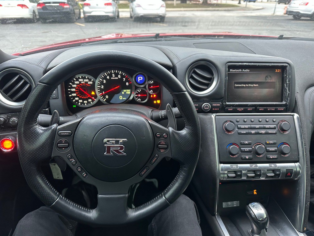 2010 Nissan GT-R Image 13