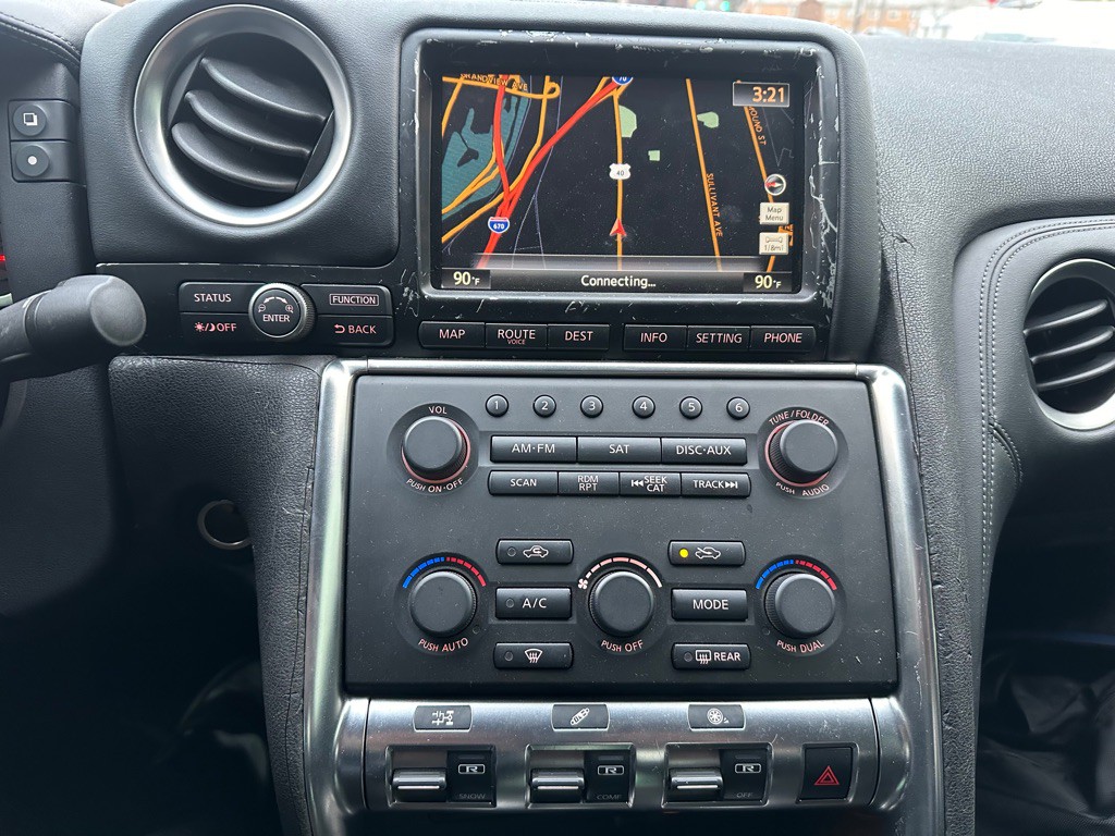 2010 Nissan GT-R Image 14