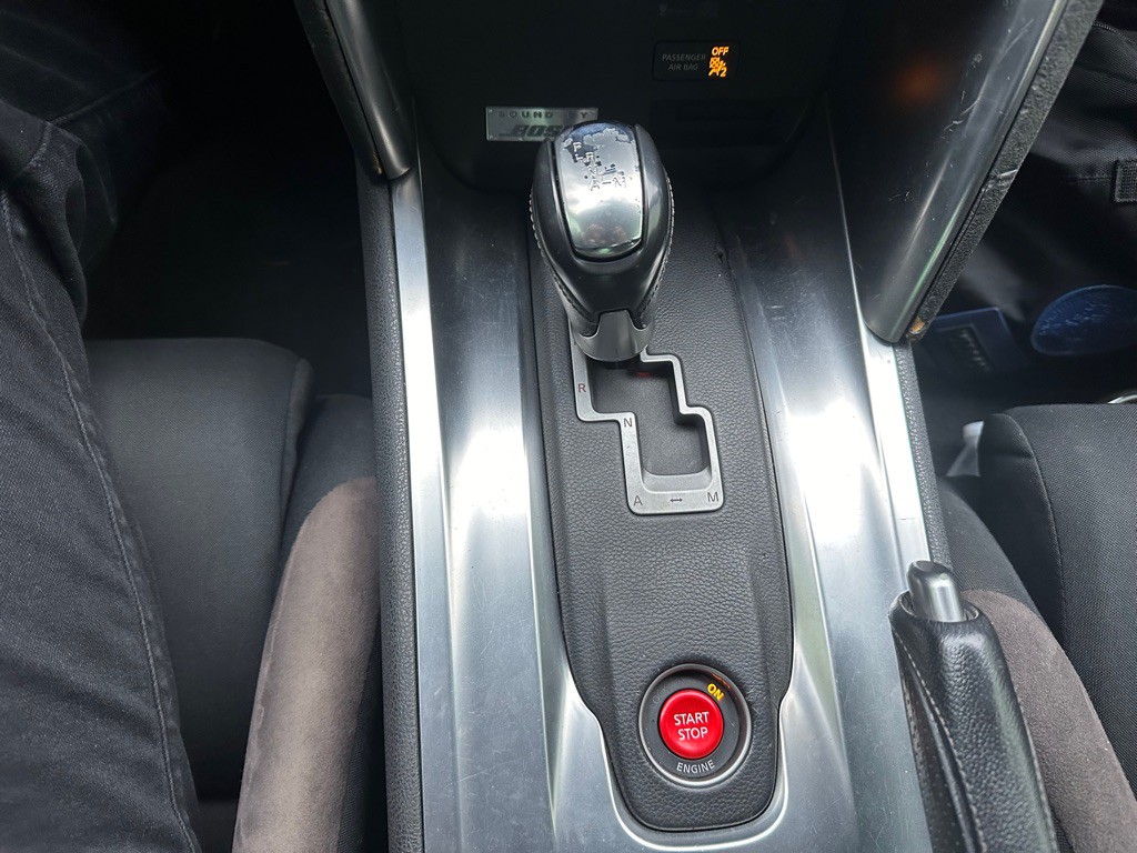 2010 Nissan GT-R Image 18