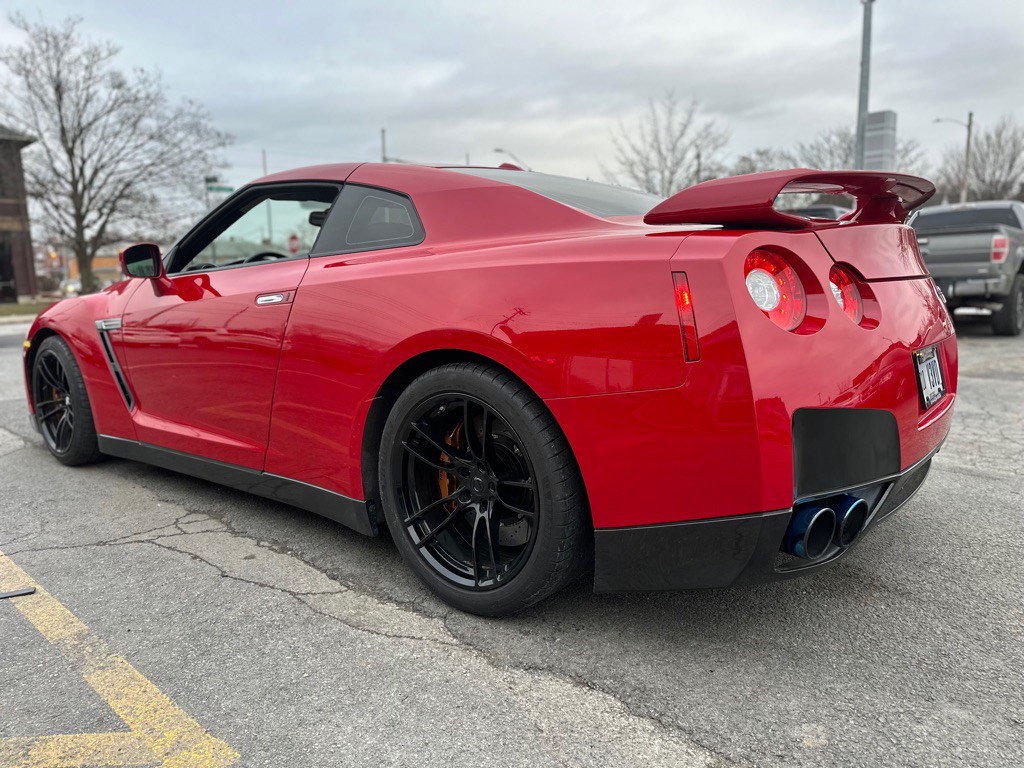 2010 Nissan GT-R Image 19