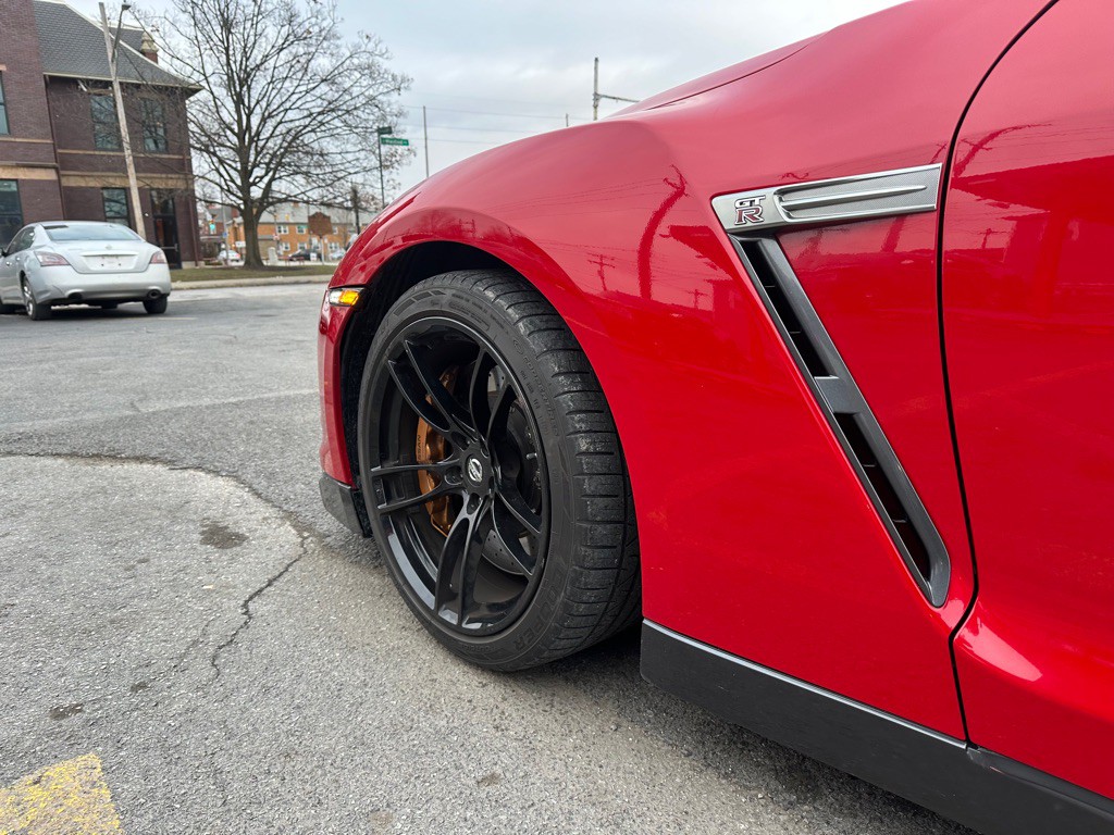 2010 Nissan GT-R Image 25