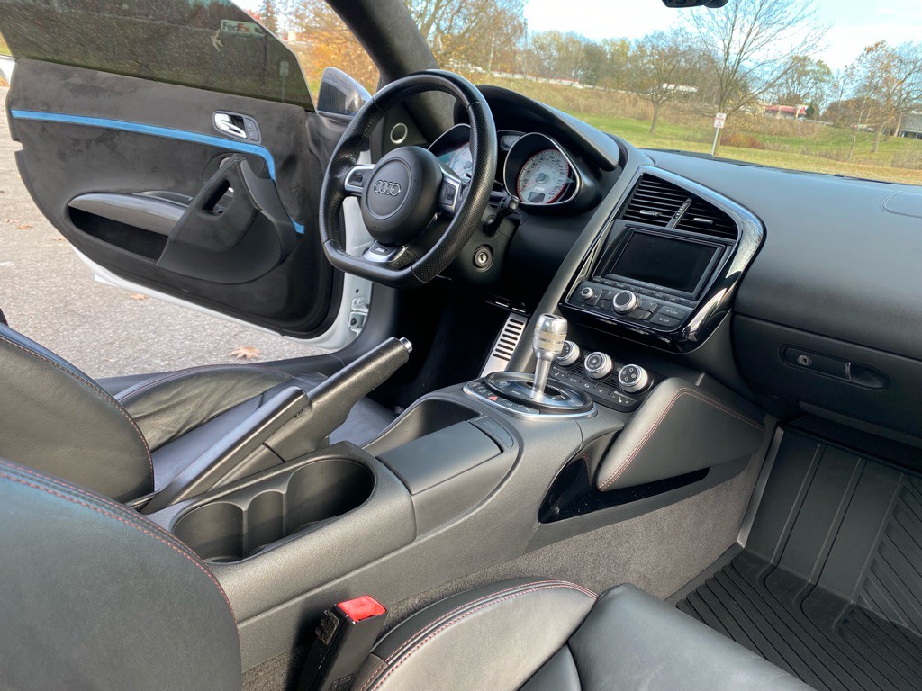 2012 Audi R8 Image 28