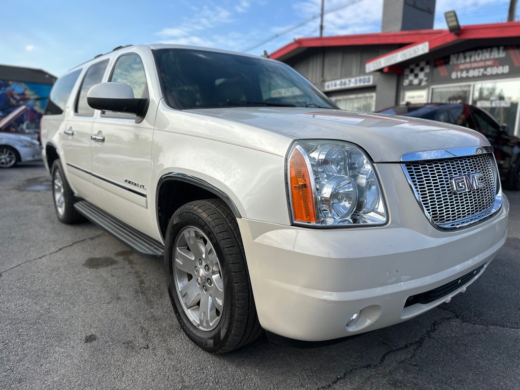 2011 GMC Yukon Image 1