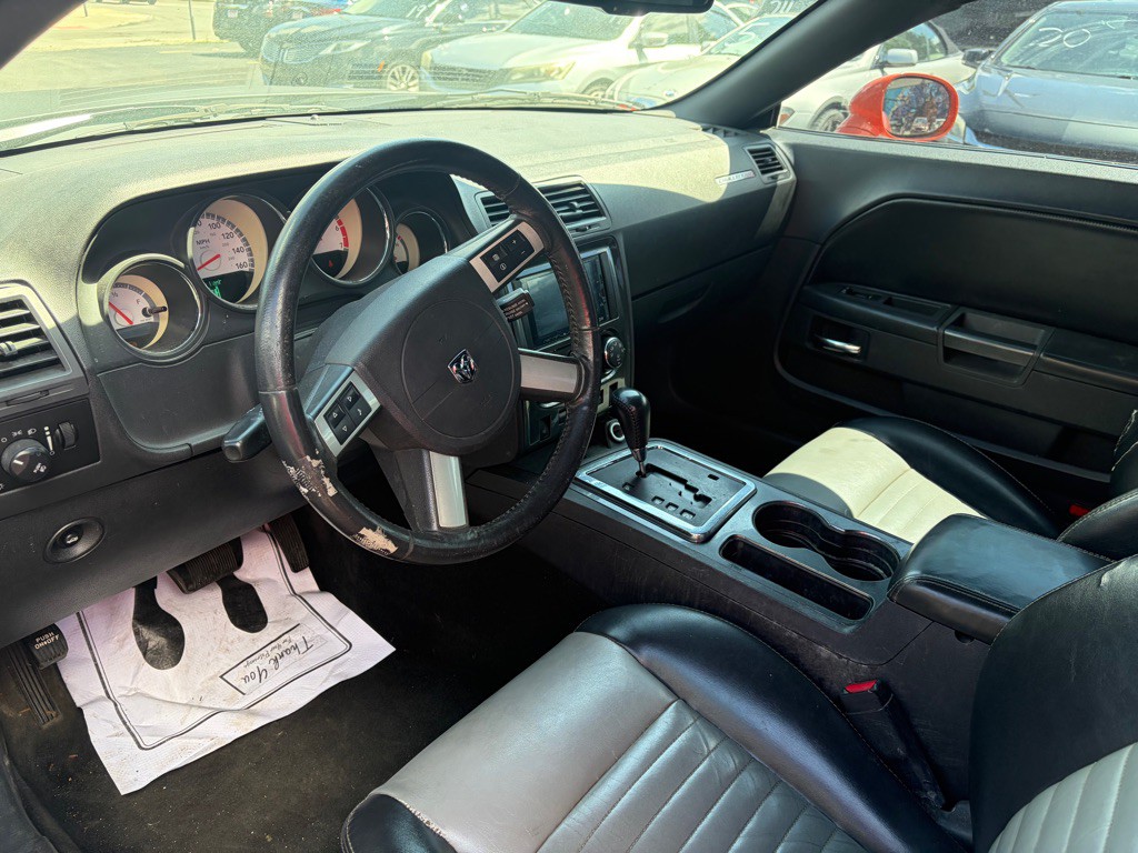 2009 Dodge Challenger Image 4