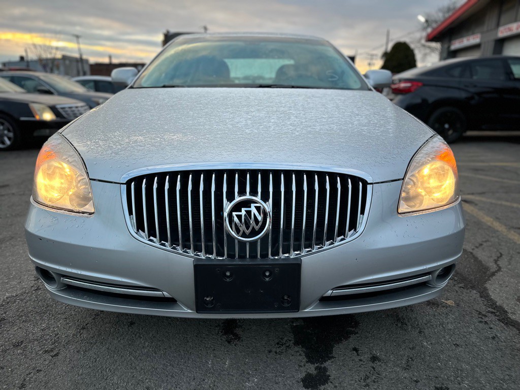 2011 Buick Lucerne Image 2