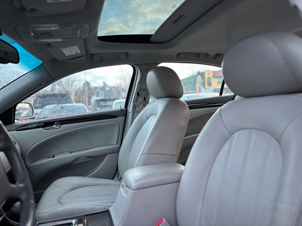 2011 Buick Lucerne Image 7
