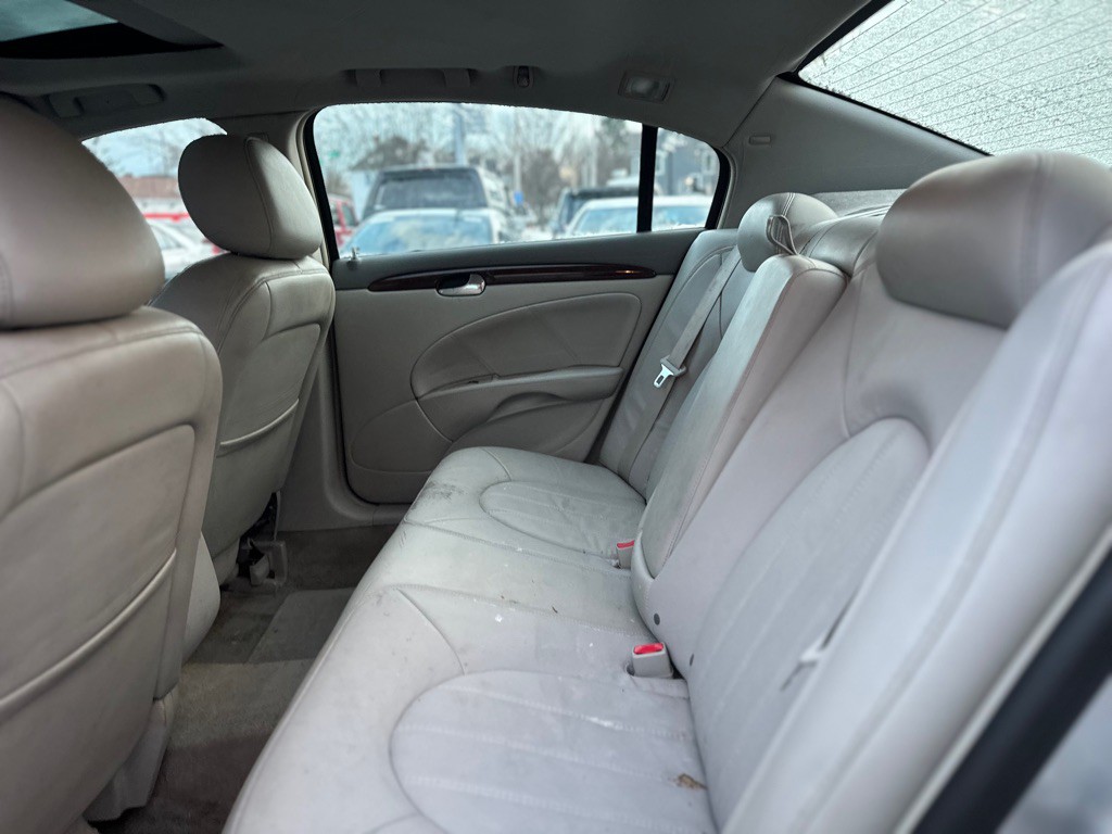 2011 Buick Lucerne Image 8