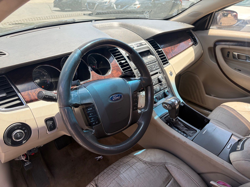 2011 Ford Taurus Image 5
