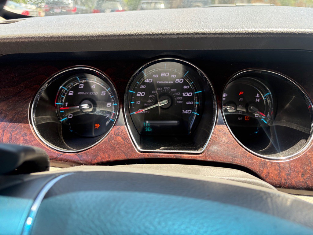 2011 Ford Taurus Image 6