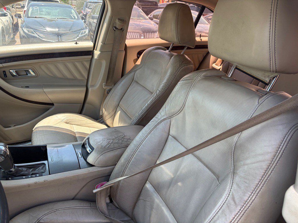 2011 Ford Taurus Image 7