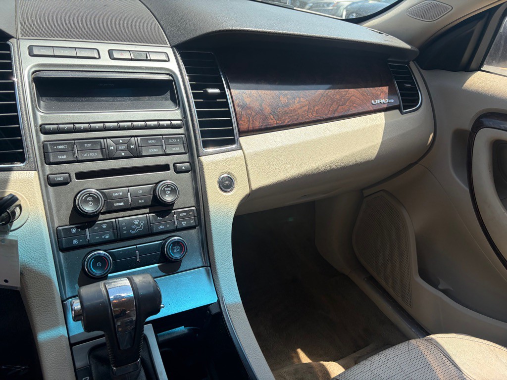 2011 Ford Taurus Image 8