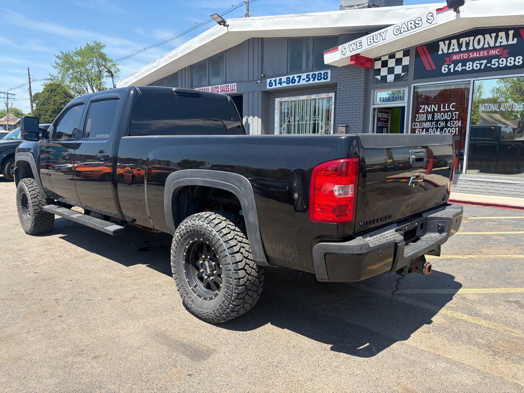 2011 Chevrolet Silverado 1500 Image 2