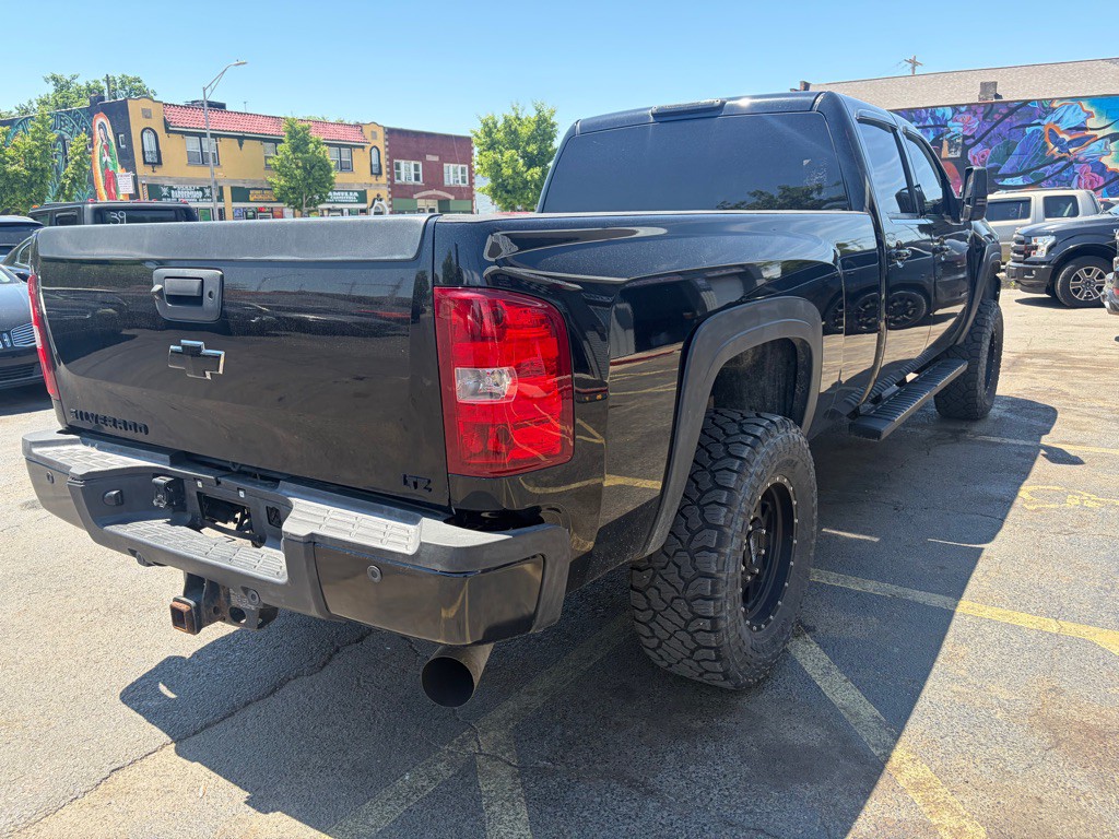 2011 Chevrolet Silverado 1500 Image 3