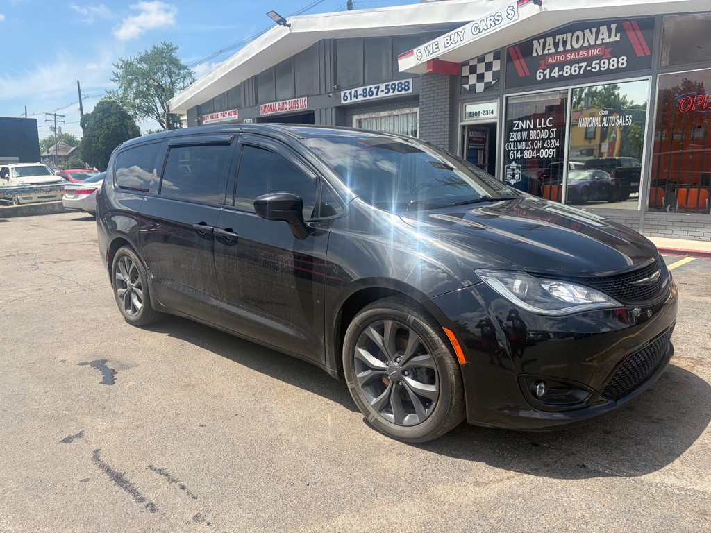 2018 Chrysler Pacifica Image 1