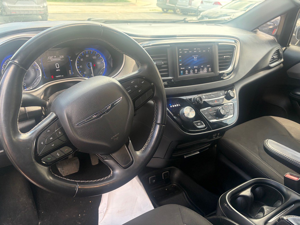 2018 Chrysler Pacifica Image 5
