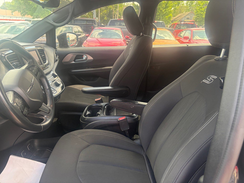 2018 Chrysler Pacifica Image 6