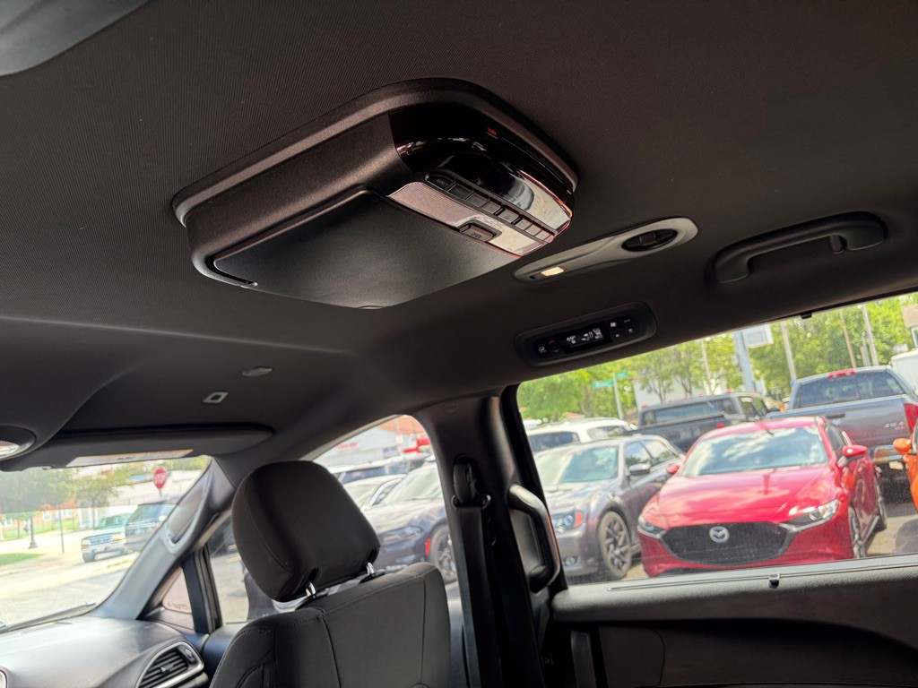 2018 Chrysler Pacifica Image 8