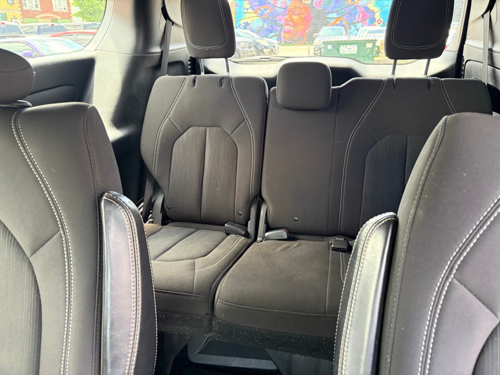 2018 Chrysler Pacifica Image 9