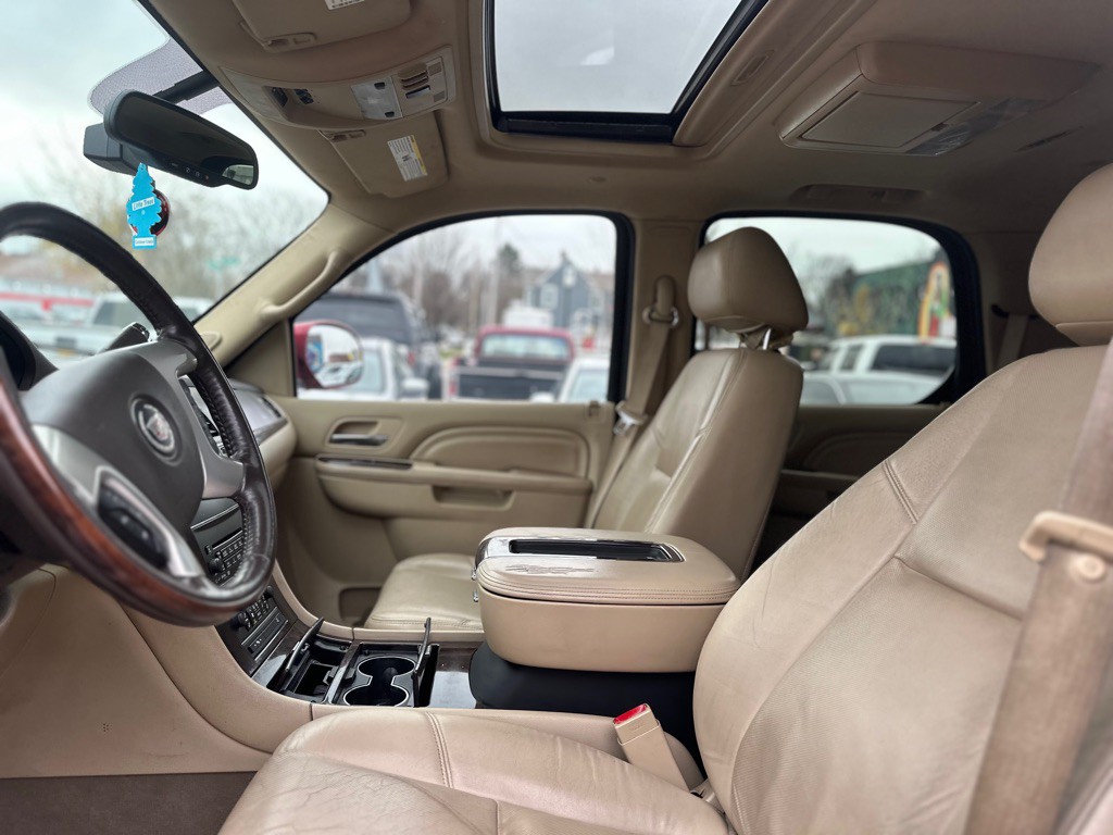 2012 Cadillac Escalade Image 7