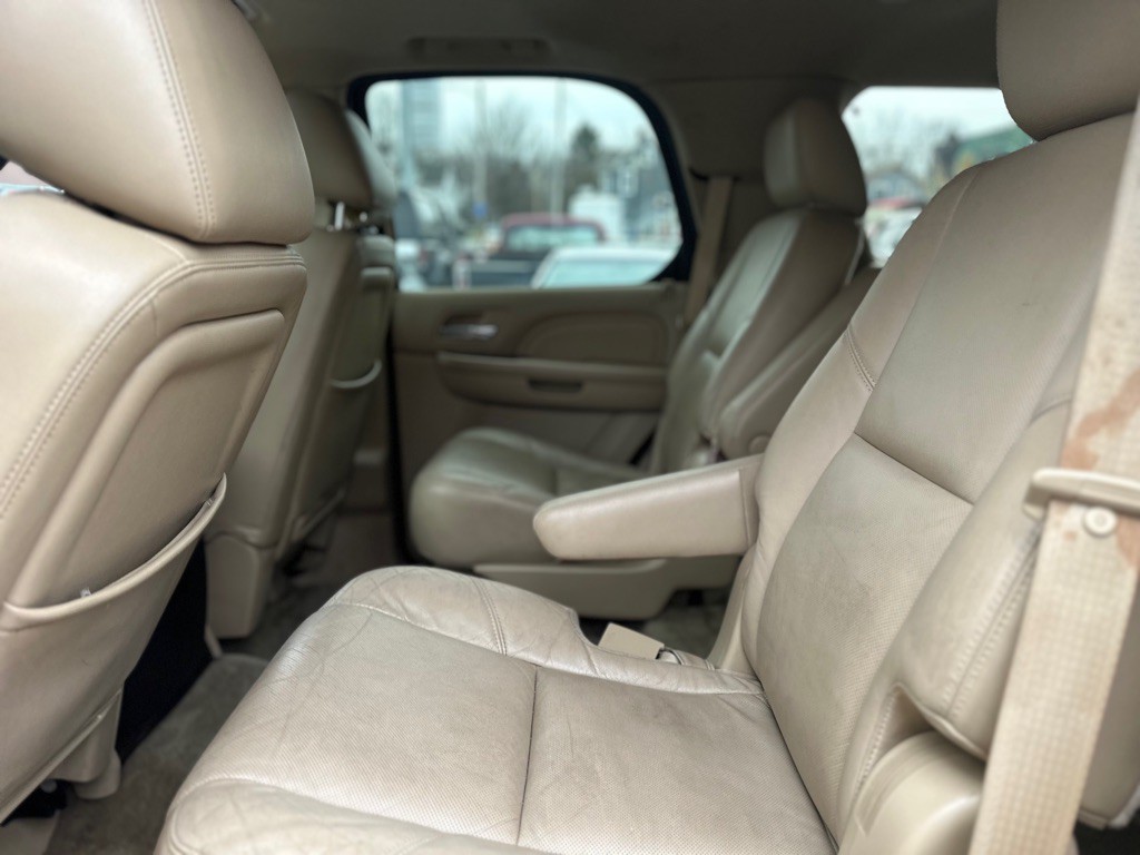 2012 Cadillac Escalade Image 8