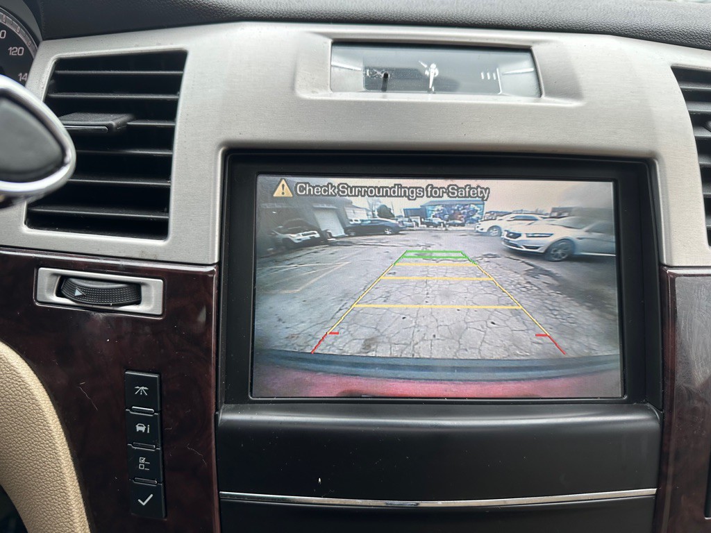 2012 Cadillac Escalade Image 12