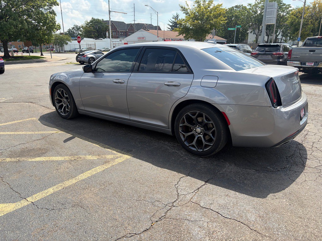 2018 Chrysler 300 Image 3