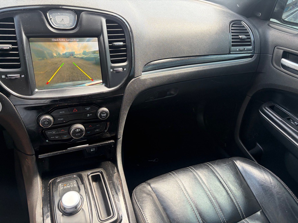 2018 Chrysler 300 Image 5