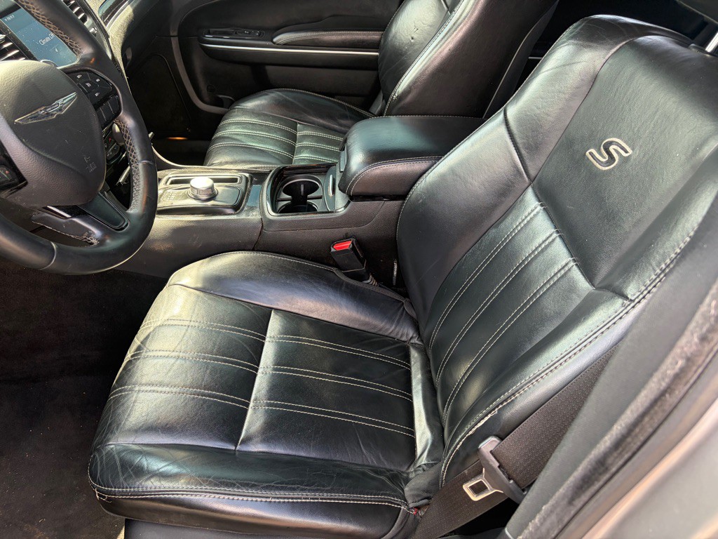 2018 Chrysler 300 Image 7