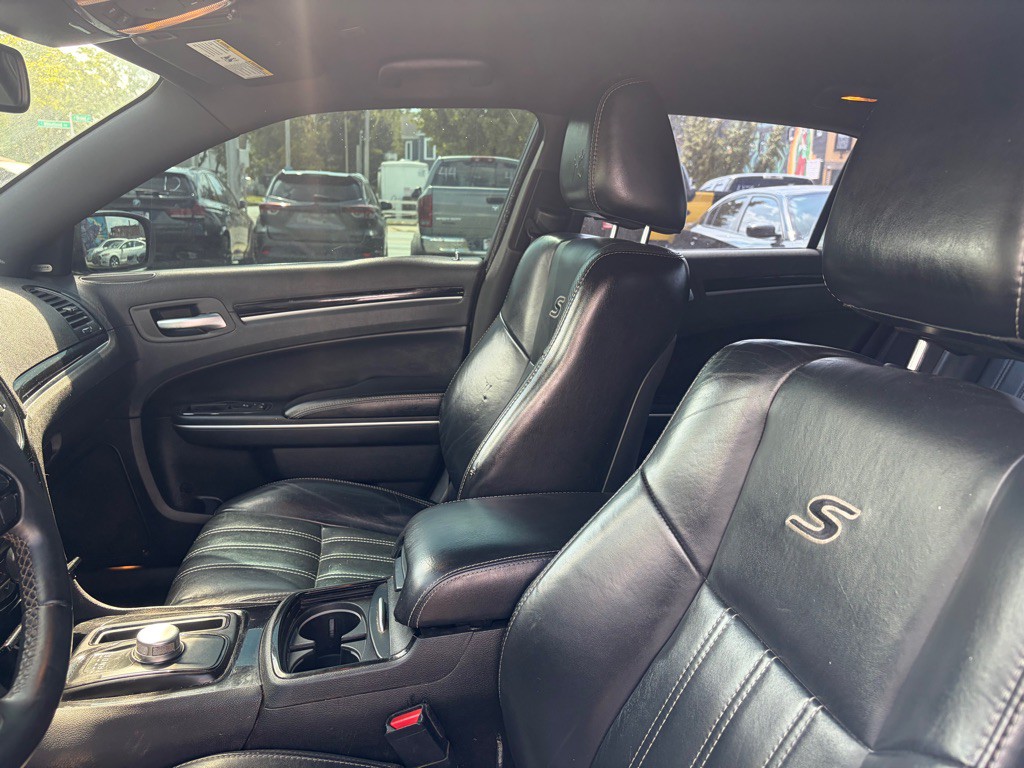 2018 Chrysler 300 Image 8