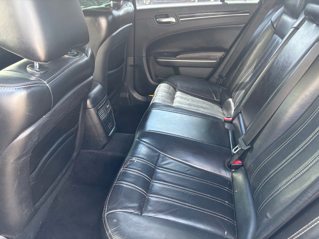2018 Chrysler 300 Image 9