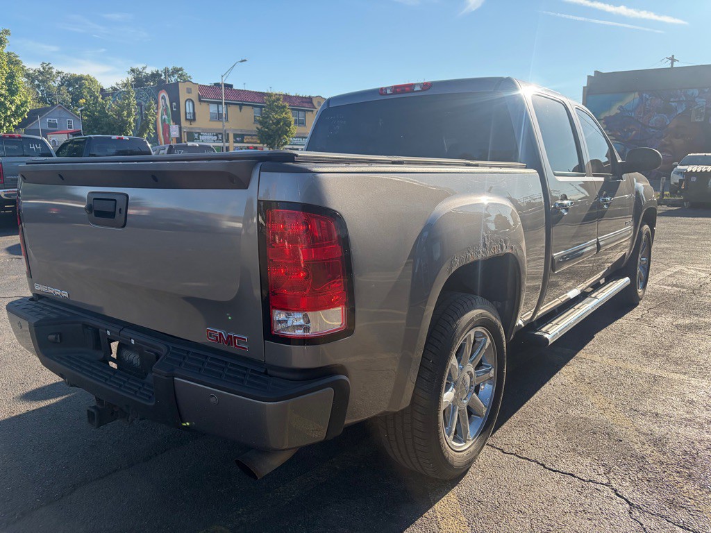 2013 GMC Sierra Image 2