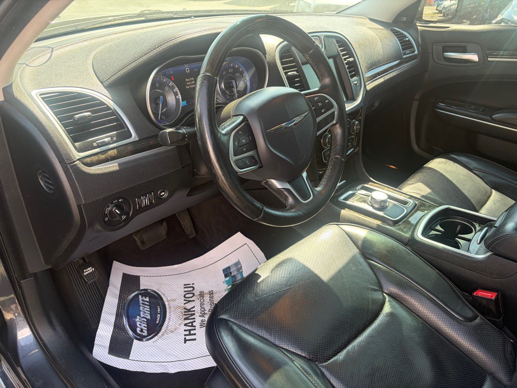 2017 Chrysler 300 Image 5